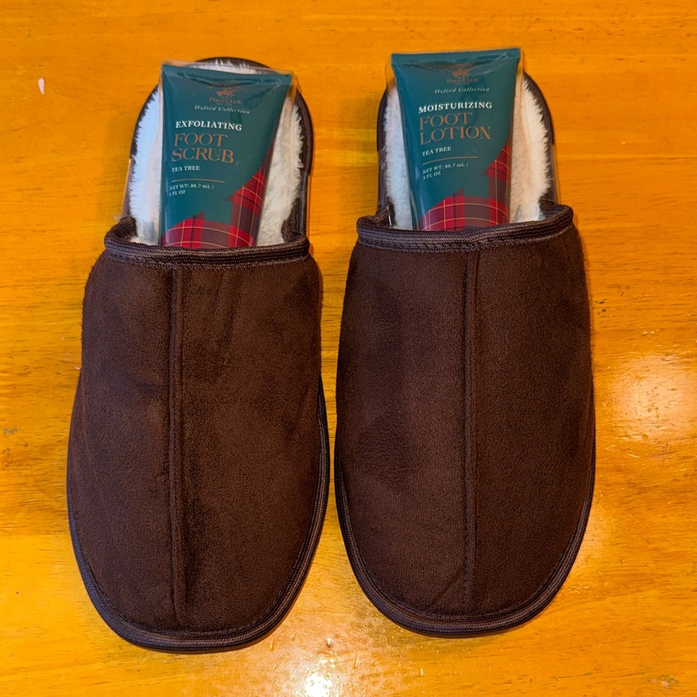Beverly Hills Polo club men’s slippers, foot scrub and lotion. New.